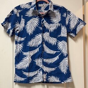 Tropical Blue and White Leaf Print Shirt. Size small
